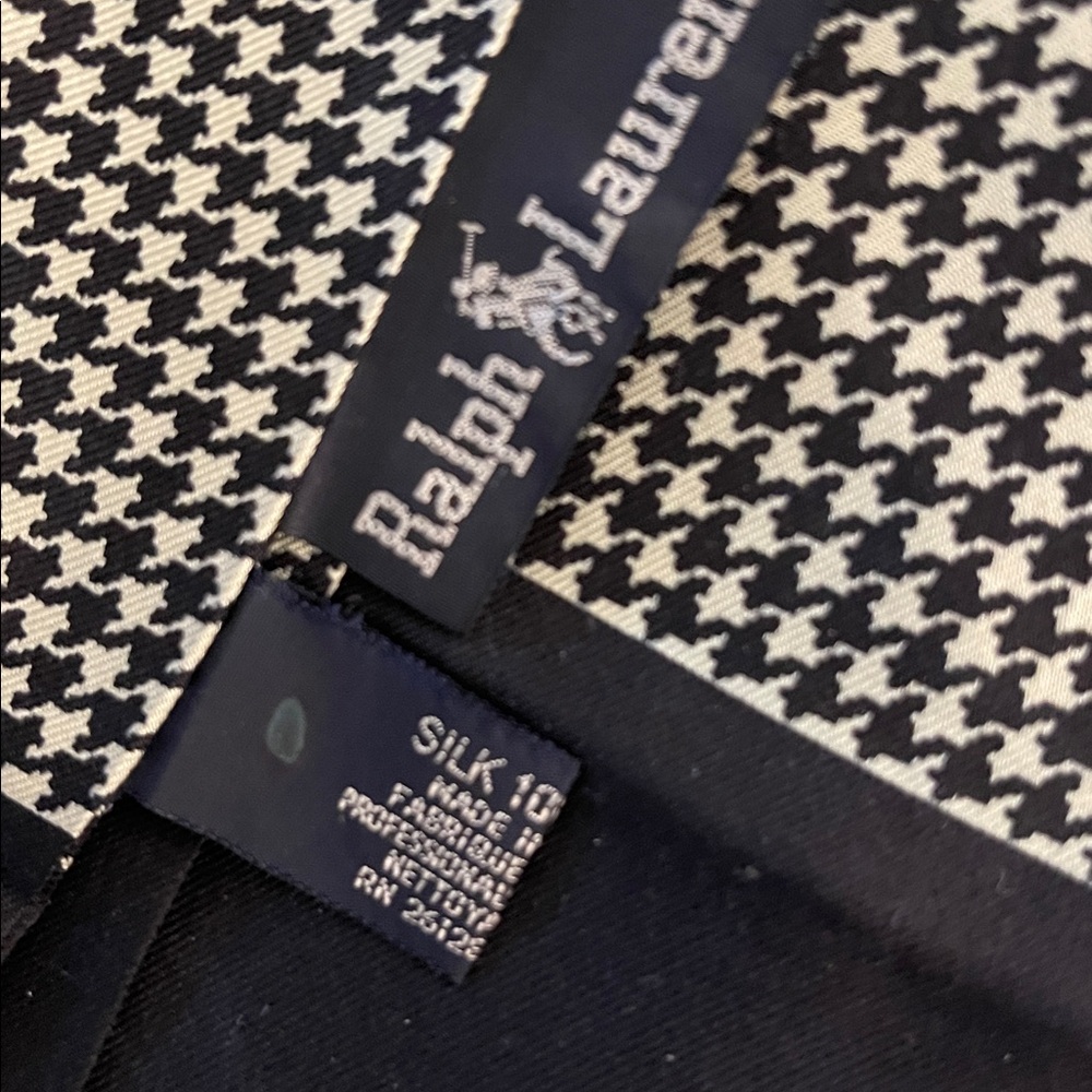 Vintage old money silk Ralph Lauren Black and White Houndstooth Scarf - Picture 5 of 9